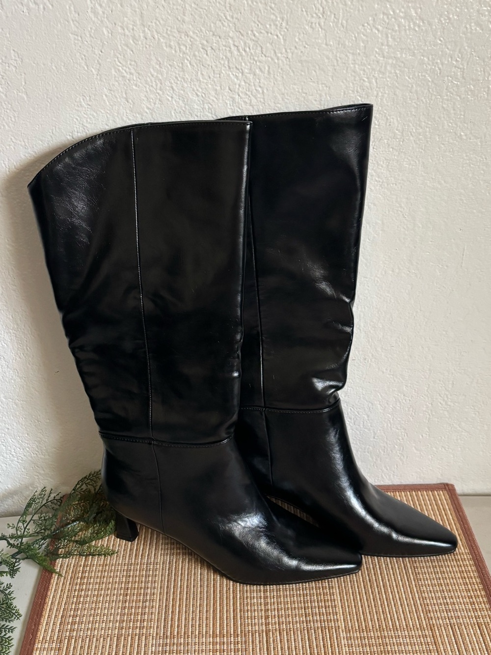 STEVE MADDEN Woman NEWLYN Knee High Boot Size: 8.5M
